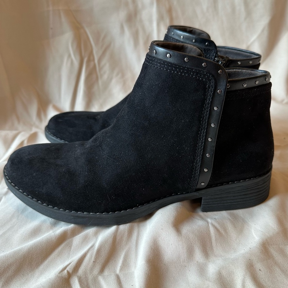 Euro Soft by Sofft black studded ankle boots
